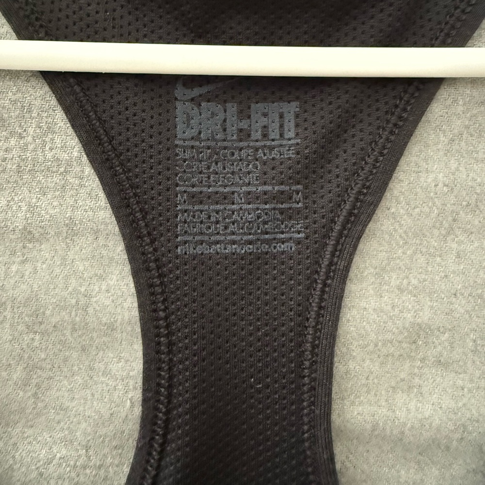 🪼 Nike Women's Black Tank Top - Picture 2 of 3